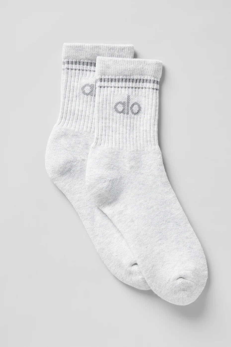 Alo Yoga — Unisex Half-Crew Throwback Sock - White Heather/Grey