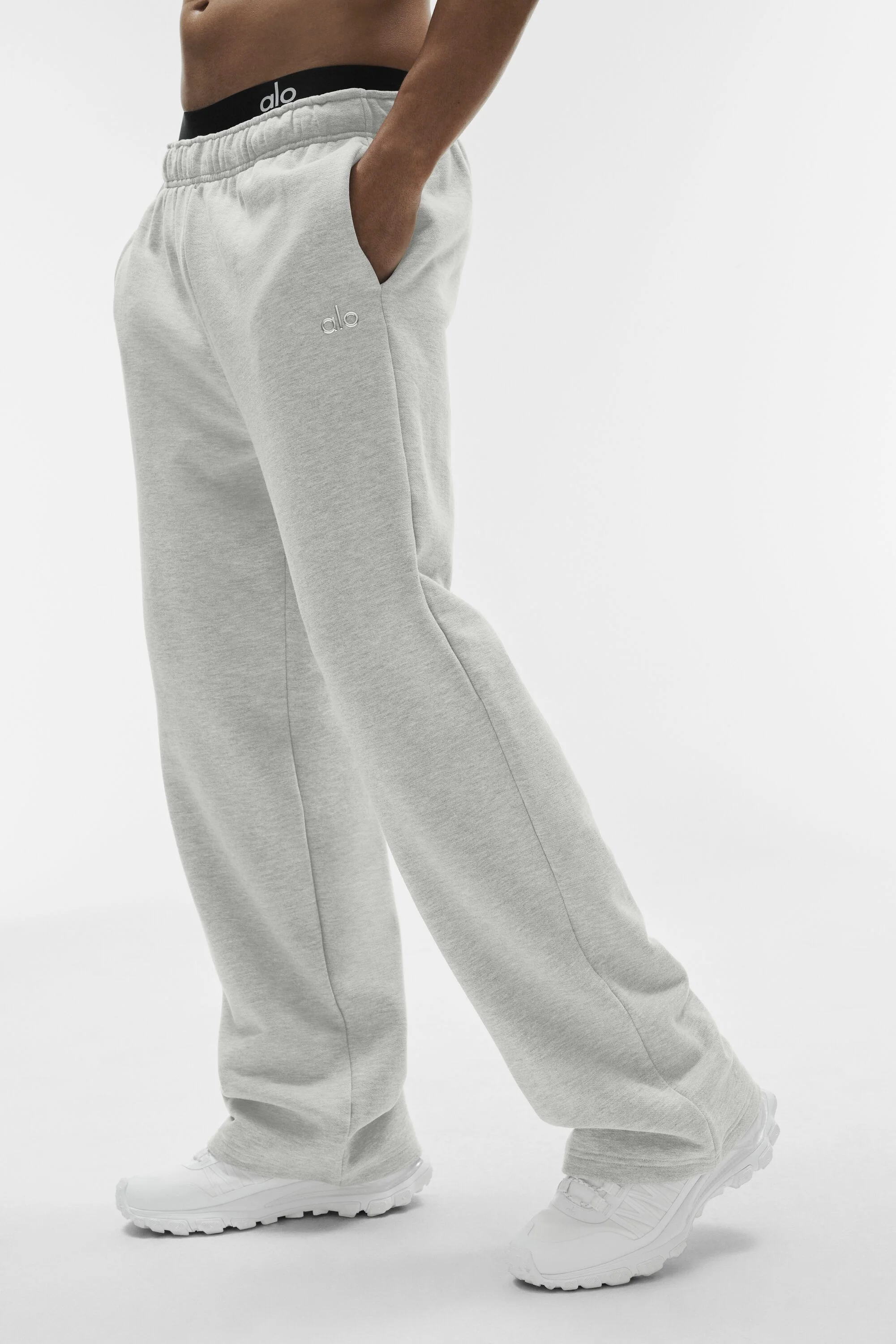Alo Yoga — Accolade Straight Leg Sweatpant - White Heather