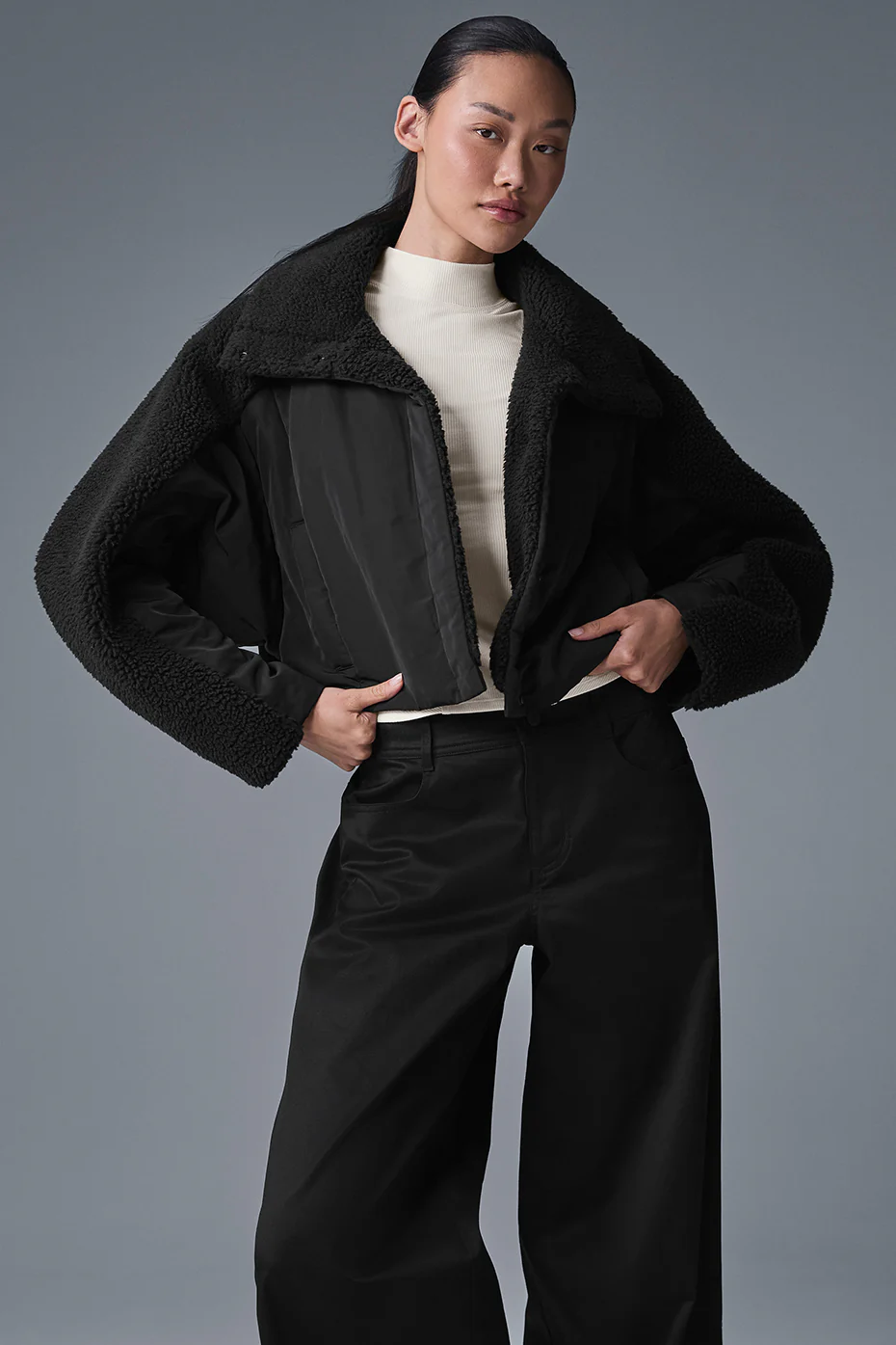Alo Yoga — Sherpa Cozy Escape Puffer - Black/Black