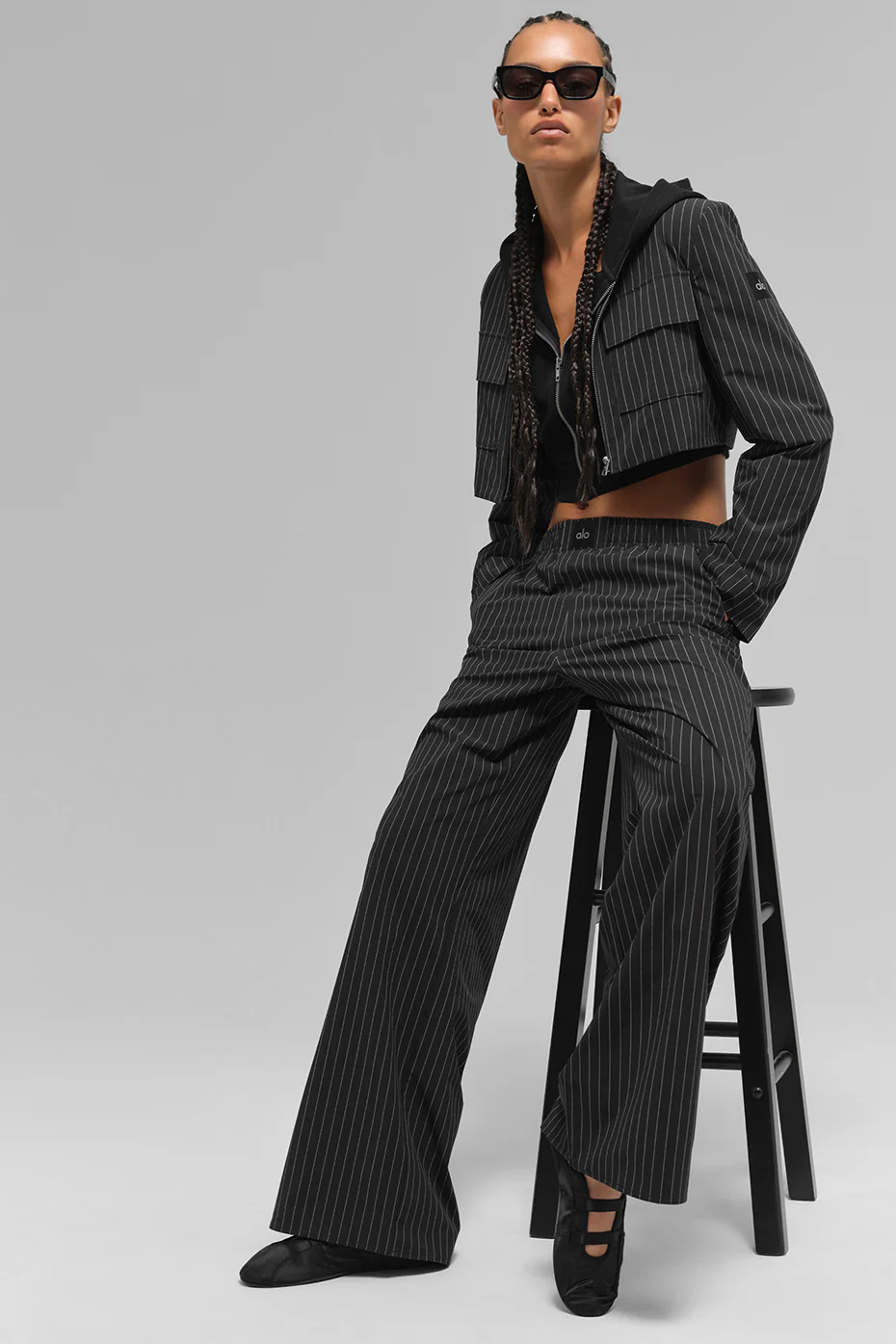 Alo Yoga — Pinstripe Daylight Boxer Pant (Long) - Black/Titanium
