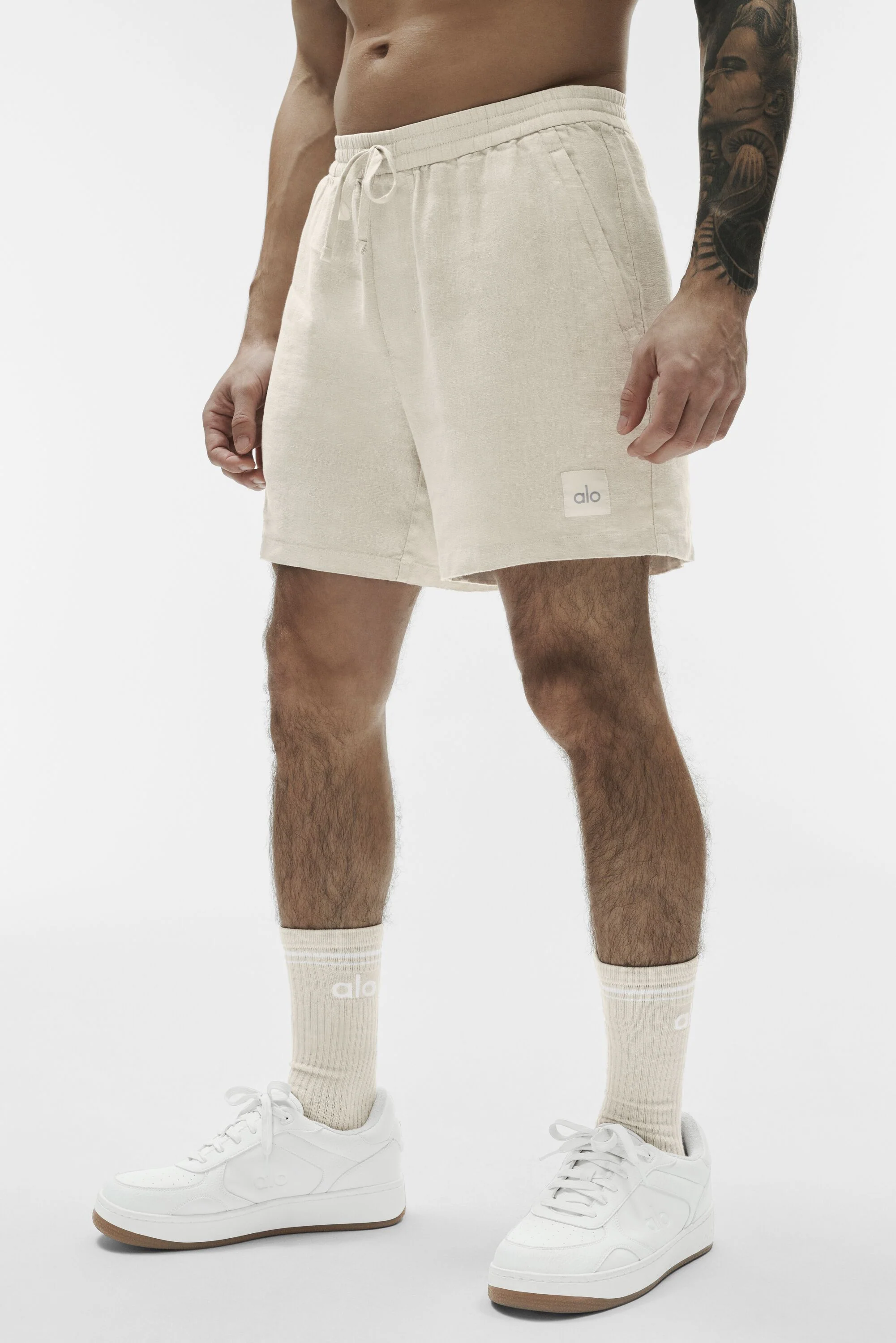 Alo Yoga — 7" Linen Days Short - Bone