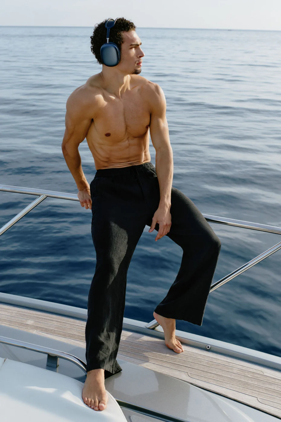 Alo Yoga — Linen Days Straight Leg Pant - Black