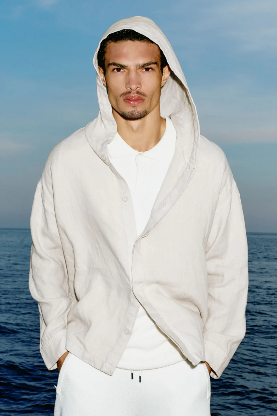 Alo Yoga — Linen Days Button Up Hoodie - Bone