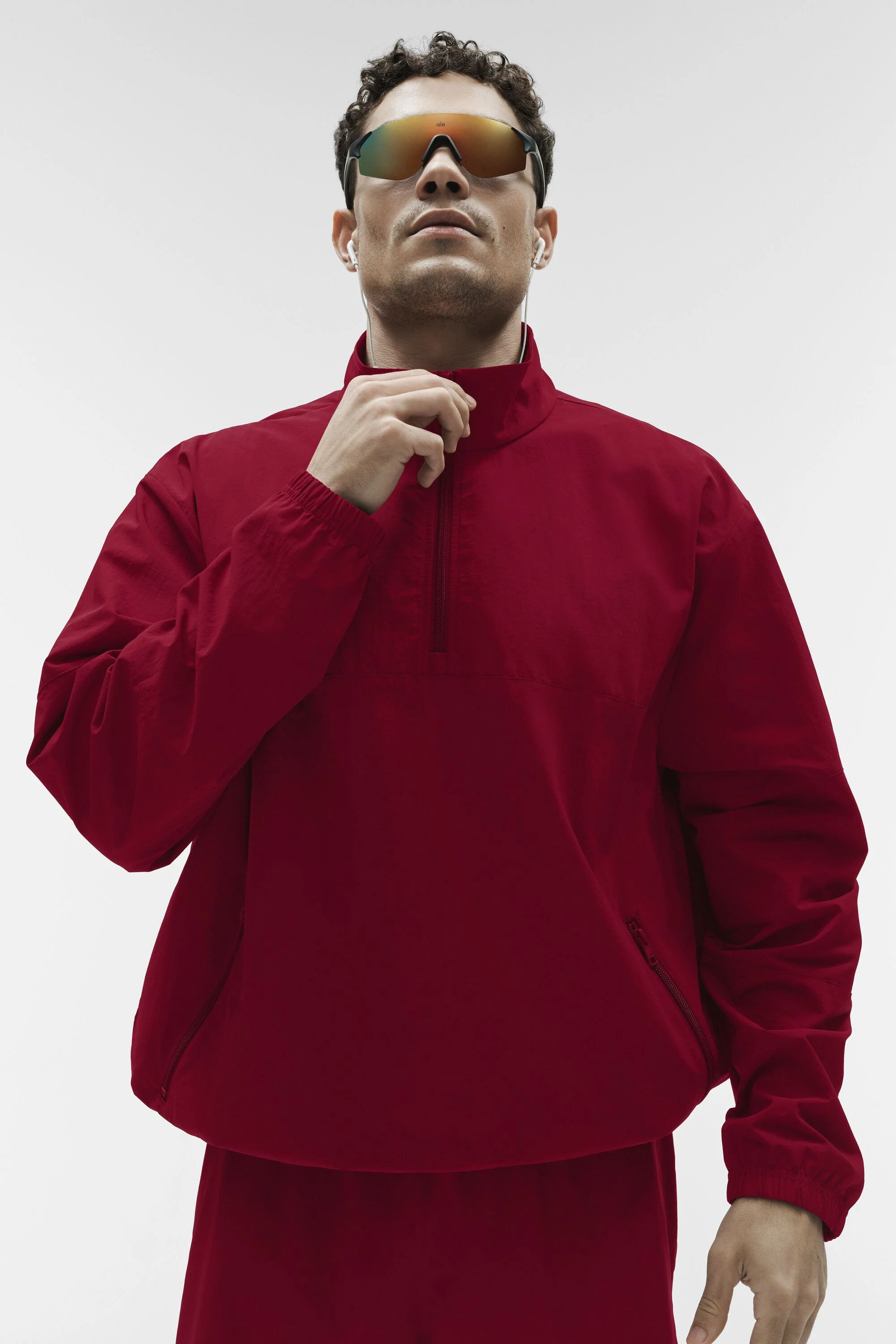Alo Yoga — Light Weight Takeaway Track Pullover - Garnet