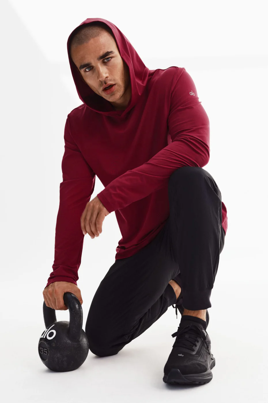 Alo Yoga — Conquer Reform Long Sleeve With Hood - Garnet