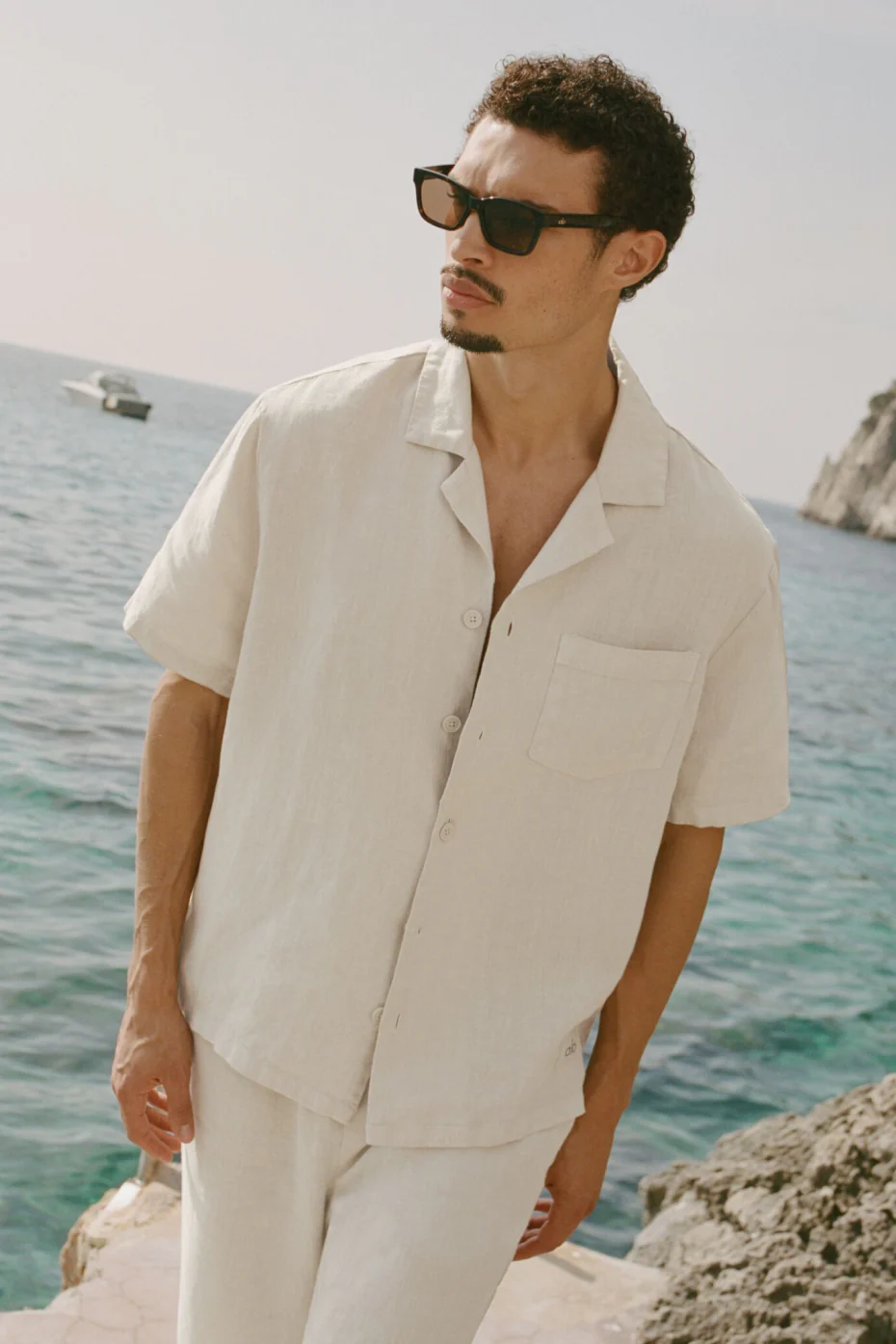Alo Yoga — Linen Days Short Sleeve Button Up - Bone