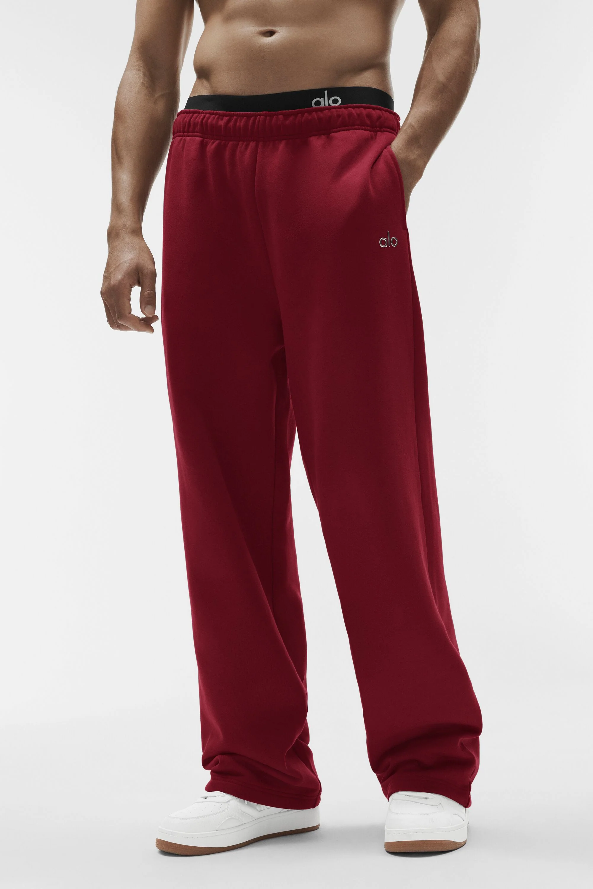 Alo Yoga — Accolade Straight Leg Sweatpant - Summer Romance Red