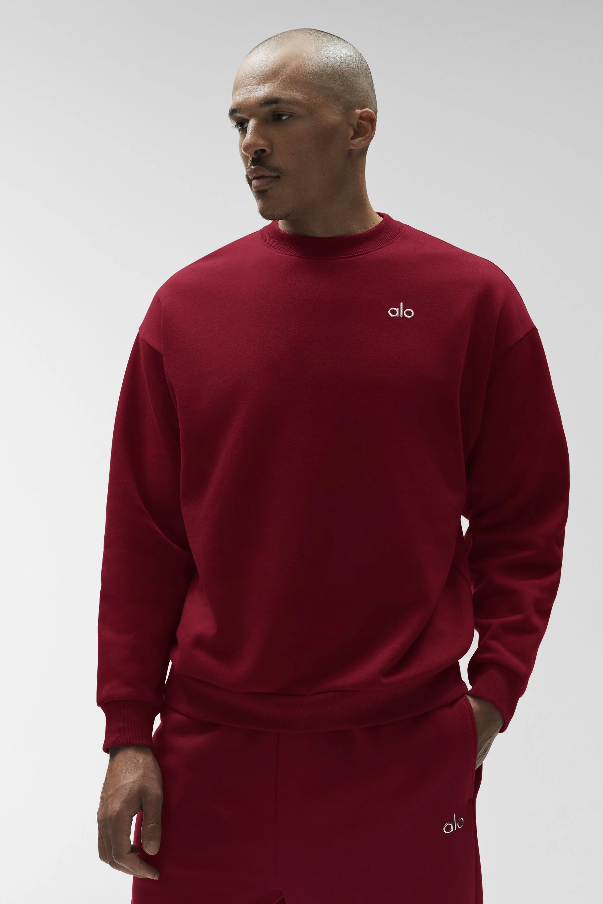 Alo Yoga — Accolade Crew Neck Pullover - Summer Romance Red