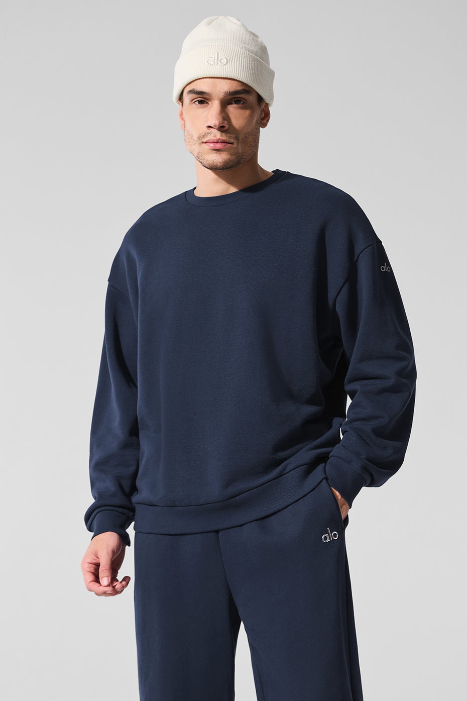 Alo Yoga — Chill Crew Neck Pullover - Navy