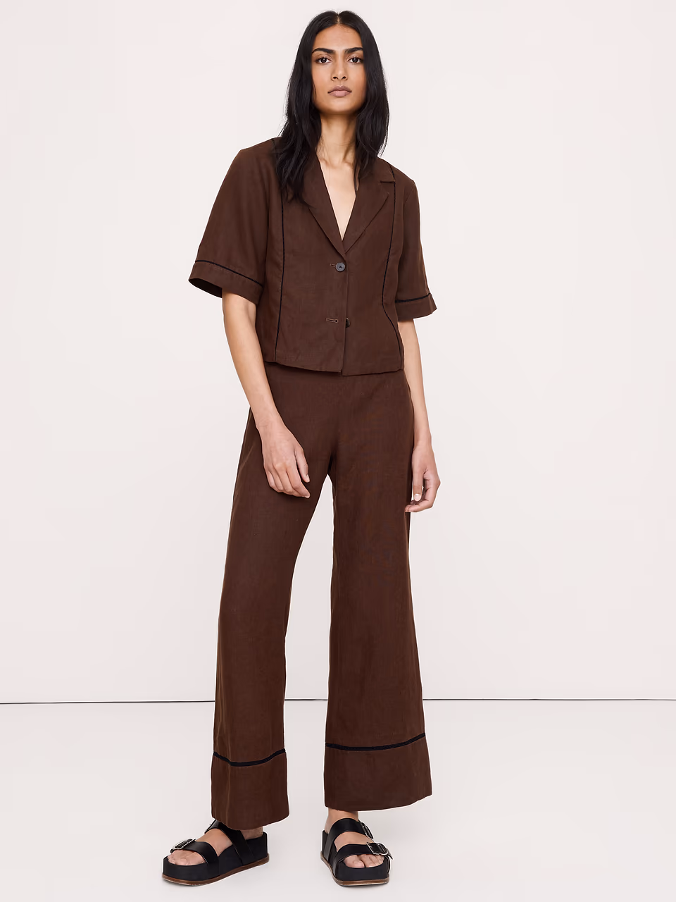 Banana Republic — Mid-Rise Kick-Flare Linen Ankle Pant