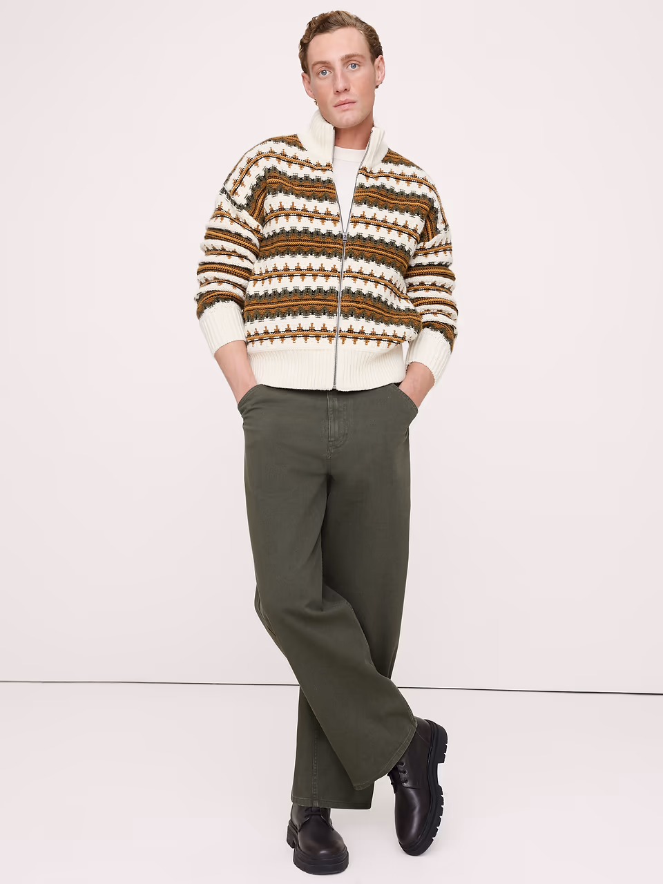 Banana Republic — Loose Chino